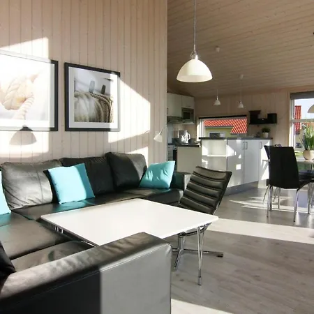 Semesterbostad Holiday House, *